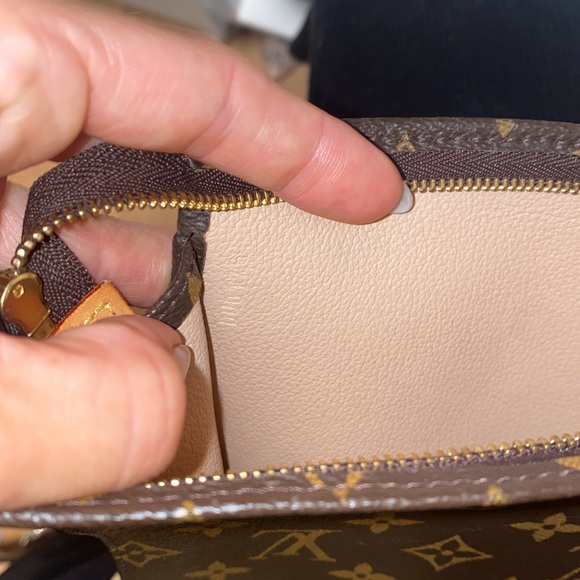 Louis Vuitton toiletry bag 26 - Picture 11 of 11